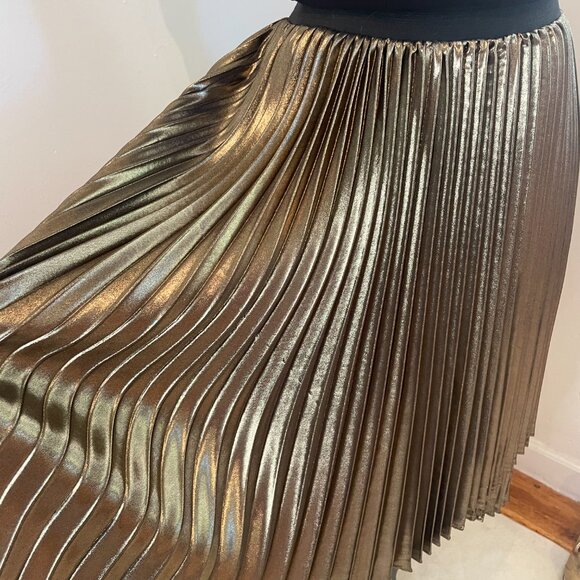 Halogen x Atlantic-Pacific gold lamé waterfall skirt, size large - Picture 5 of 7